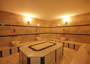 شقة فسيحة 2 + 1 مطلة على البحر في منطقة هادئة في ألانيا 