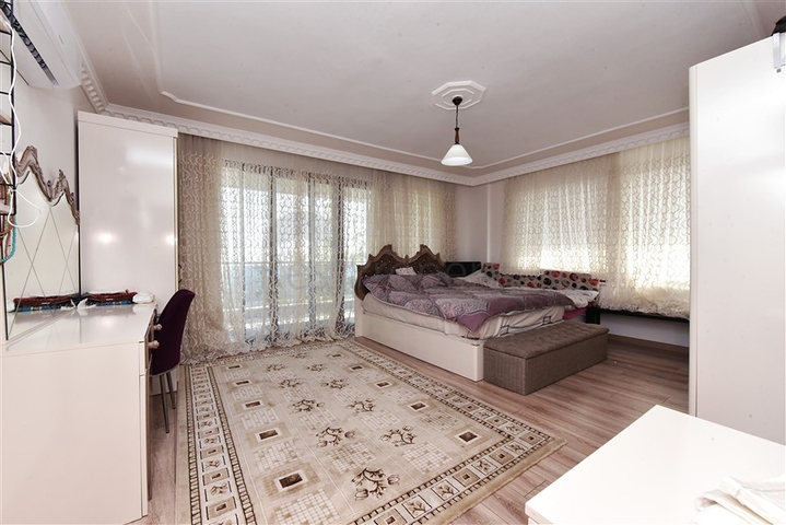 فيلا فسيحة 11 + 2 مع قطعة أرض خاصة وإطلالات بانورامية على البحر