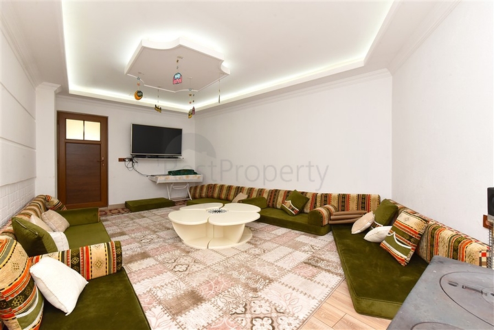 فيلا فسيحة 11 + 2 مع قطعة أرض خاصة وإطلالات بانورامية على البحر