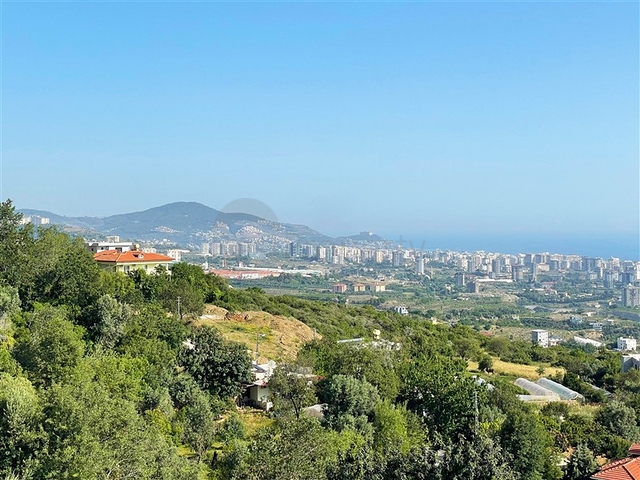 فيلا فسيحة 11 + 2 مع قطعة أرض خاصة وإطلالات بانورامية على البحر