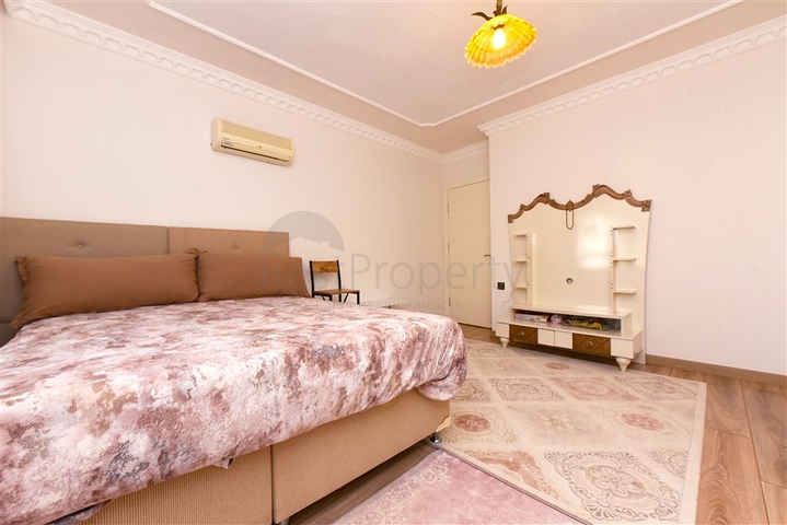 فيلا فسيحة 11 + 2 مع قطعة أرض خاصة وإطلالات بانورامية على البحر