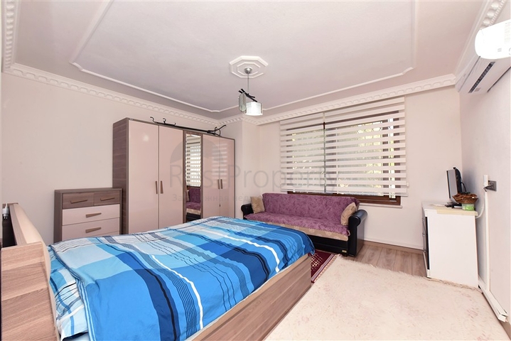 فيلا فسيحة 11 + 2 مع قطعة أرض خاصة وإطلالات بانورامية على البحر