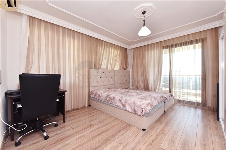 فيلا فسيحة 11 + 2 مع قطعة أرض خاصة وإطلالات بانورامية على البحر