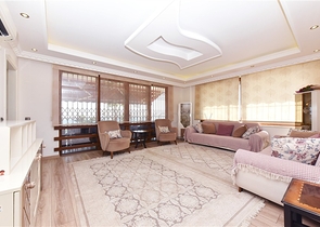 فيلا فسيحة 11 + 2 مع قطعة أرض خاصة وإطلالات بانورامية على البحر