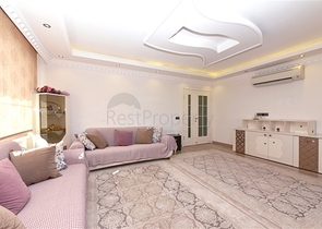 فيلا فسيحة 11 + 2 مع قطعة أرض خاصة وإطلالات بانورامية على البحر