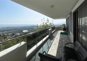 فيلا فسيحة 11 + 2 مع قطعة أرض خاصة وإطلالات بانورامية على البحر