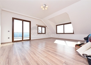 فيلا فسيحة 11 + 2 مع قطعة أرض خاصة وإطلالات بانورامية على البحر