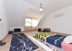 فيلا فسيحة 11 + 2 مع قطعة أرض خاصة وإطلالات بانورامية على البحر