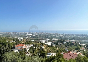 فيلا فسيحة 11 + 2 مع قطعة أرض خاصة وإطلالات بانورامية على البحر