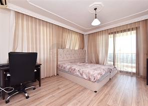 فيلا فسيحة 11 + 2 مع قطعة أرض خاصة وإطلالات بانورامية على البحر