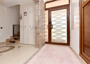 فيلا فسيحة 11 + 2 مع قطعة أرض خاصة وإطلالات بانورامية على البحر