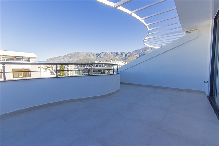 بنتهاوس فاخر مطل على البحر 50 متر من البحر