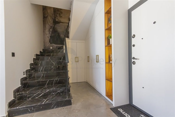 بنتهاوس فاخر مطل على البحر 50 متر من البحر