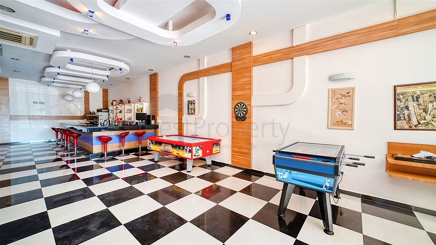 شقة مريحة مفروشة 2 + 1 مع بنية تحتية فاخرة في واحدة من أفضل المجمعات في ألانيا