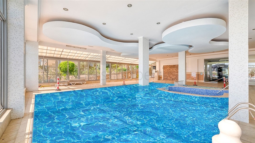 شقة مريحة مفروشة 2 + 1 مع بنية تحتية فاخرة في واحدة من أفضل المجمعات في ألانيا