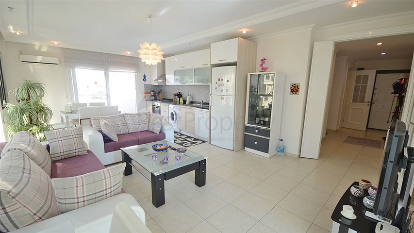 شقة مريحة مفروشة 2 + 1 مع بنية تحتية فاخرة في واحدة من أفضل المجمعات في ألانيا