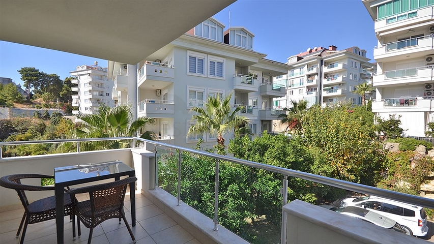 شقة مريحة مفروشة 2 + 1 مع بنية تحتية فاخرة في واحدة من أفضل المجمعات في ألانيا