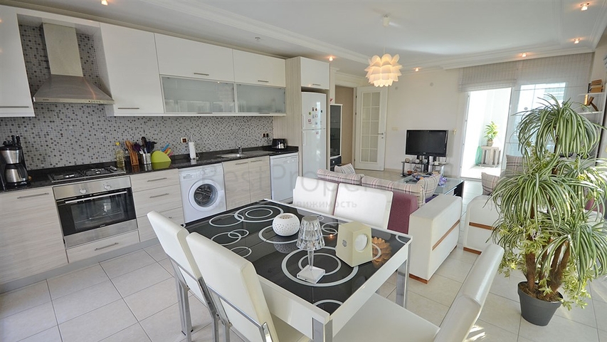 شقة مريحة مفروشة 2 + 1 مع بنية تحتية فاخرة في واحدة من أفضل المجمعات في ألانيا