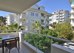 شقة مريحة مفروشة 2 + 1 مع بنية تحتية فاخرة في واحدة من أفضل المجمعات في ألانيا