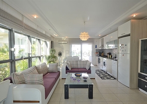 شقة مريحة مفروشة 2 + 1 مع بنية تحتية فاخرة في واحدة من أفضل المجمعات في ألانيا