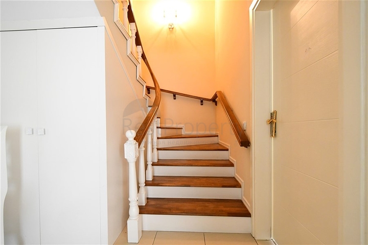 بنتهاوس واسع في منطقة خضراء في أوبا