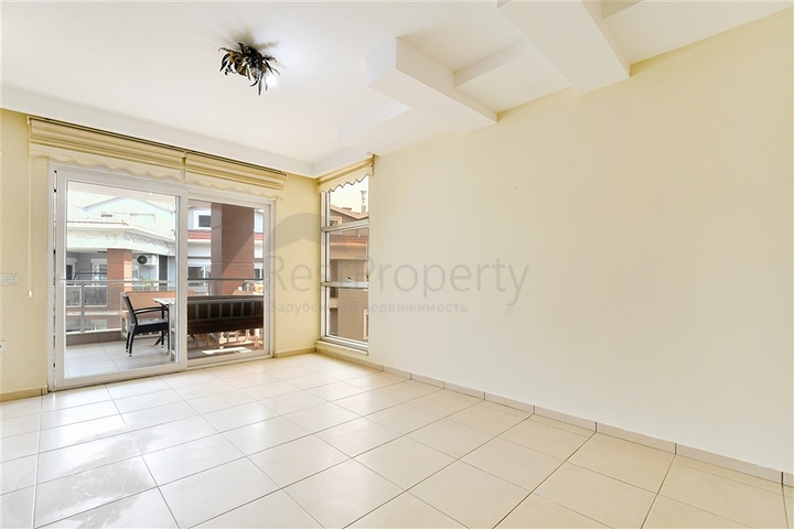 بنتهاوس واسع في منطقة خضراء في أوبا