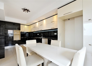 بنتهاوس واسع في منطقة خضراء في أوبا