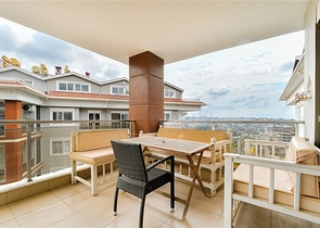 بنتهاوس واسع في منطقة خضراء في أوبا