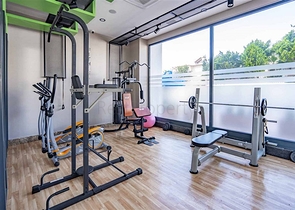 بنتهاوس واسع في منطقة خضراء في أوبا