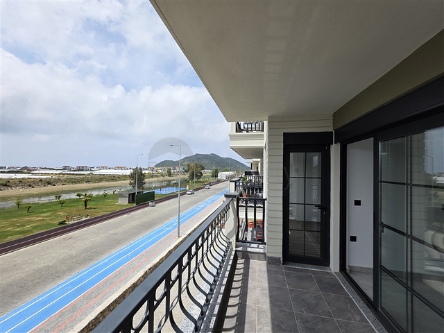 شقة مريحة 1 + 1 في مجمع جديد مطل على البحر