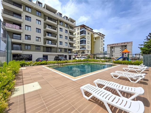 شقة مريحة 1 + 1 في مجمع جديد مطل على البحر