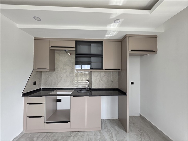 شقة مريحة 1 + 1 في مجمع جديد مطل على البحر