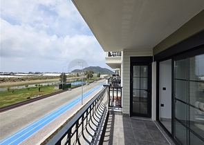 شقة مريحة 1 + 1 في مجمع جديد مطل على البحر