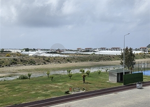 شقة مريحة 1 + 1 في مجمع جديد مطل على البحر