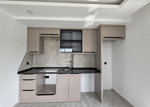 شقة مريحة 1 + 1 في مجمع جديد مطل على البحر