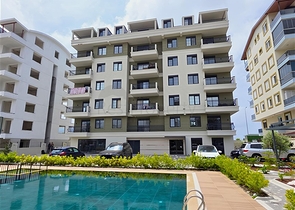 شقة مريحة 1 + 1 في مجمع جديد مطل على البحر