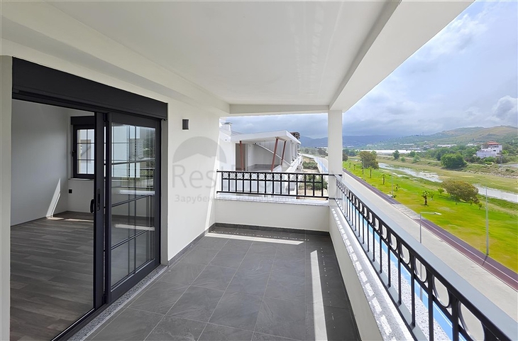 2 + 1 بنتهاوس مطلة على البحر في مجمع جديد