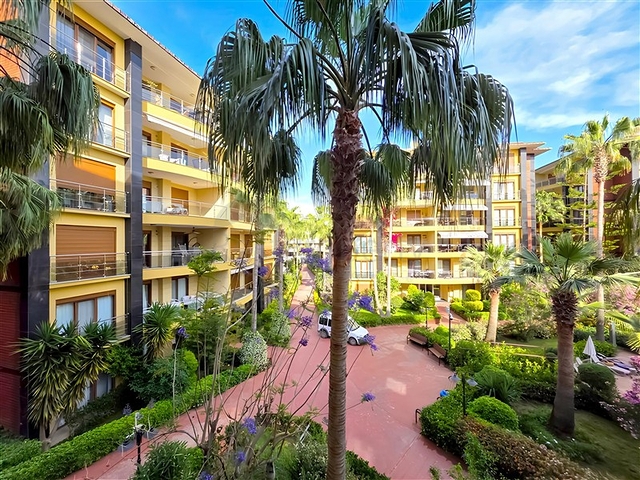 شقة أنيقة 2 + 1 في مجمع من الدرجة الممتازة في وسط ألانيا