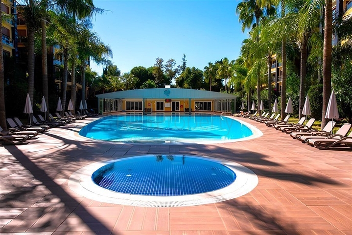 شقة أنيقة 2 + 1 في مجمع من الدرجة الممتازة في وسط ألانيا