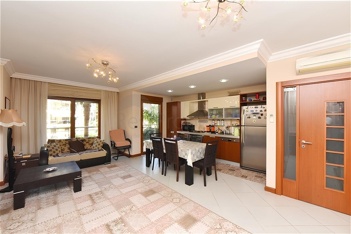 شقة أنيقة 2 + 1 في مجمع من الدرجة الممتازة في وسط ألانيا