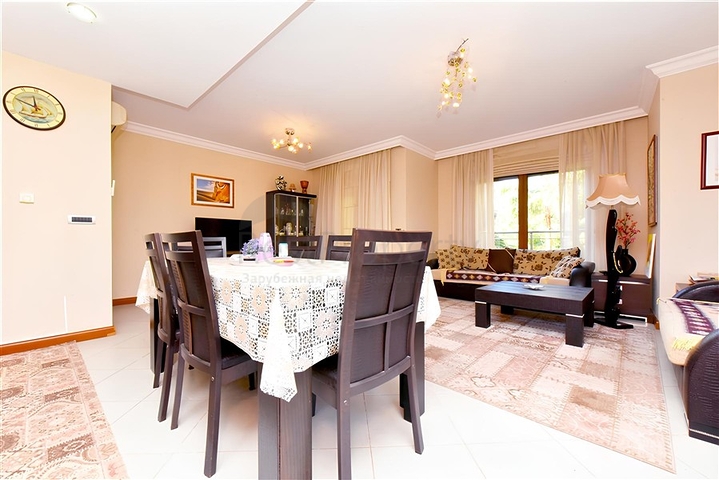 شقة أنيقة 2 + 1 في مجمع من الدرجة الممتازة في وسط ألانيا