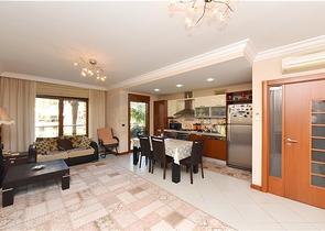 شقة أنيقة 2 + 1 في مجمع من الدرجة الممتازة في وسط ألانيا