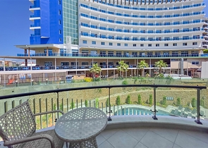 شقة أنيقة على البحر مع بنية تحتية فندقية