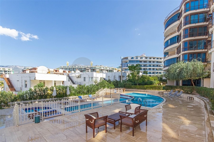 شقة مفروشة واسعة مطلة على البحر في منطقة خلابة على البحر