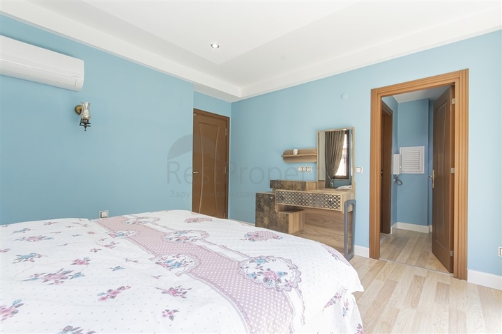 شقة مفروشة واسعة مطلة على البحر في منطقة خلابة على البحر