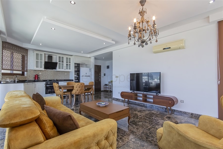 شقة مفروشة واسعة مطلة على البحر في منطقة خلابة على البحر