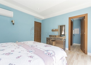 شقة مفروشة واسعة مطلة على البحر في منطقة خلابة على البحر