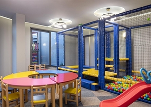 شقة 1+1 على البحر في منطقة كارجيجاك الخلابة هي عرض مثالي للعيش والاسترخاء