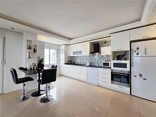  الراحة والراحة في كل متر: استئجار شقة 2 + 1 عن طريق البحر