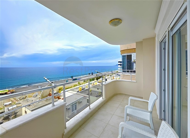  الراحة والراحة في كل متر: استئجار شقة 2 + 1 عن طريق البحر